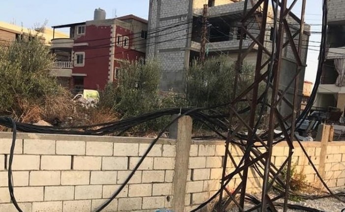 أيادي الشر تمتد في جنح الظلام وتعبث بالممتلكات العامة لبلدية انصارية وتقطع شبكة الاشتراكات الكهربائية.